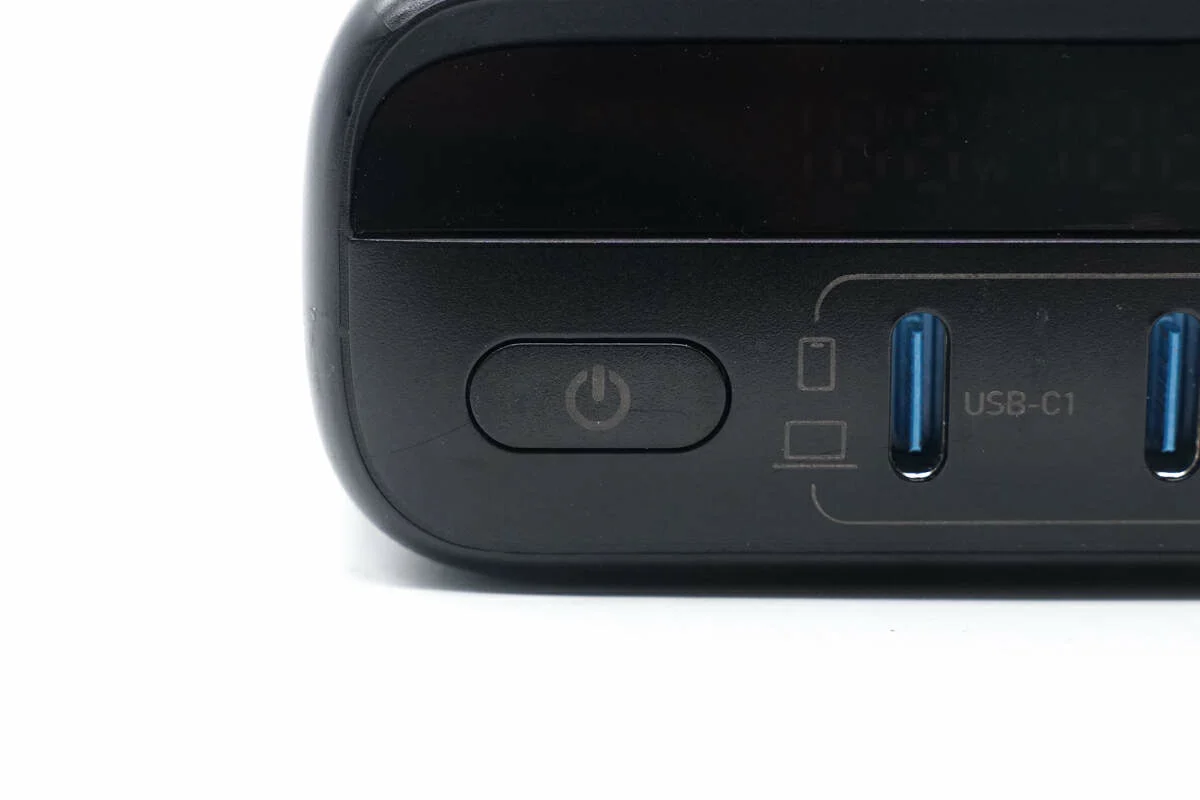 6 個充電口和顯示屏