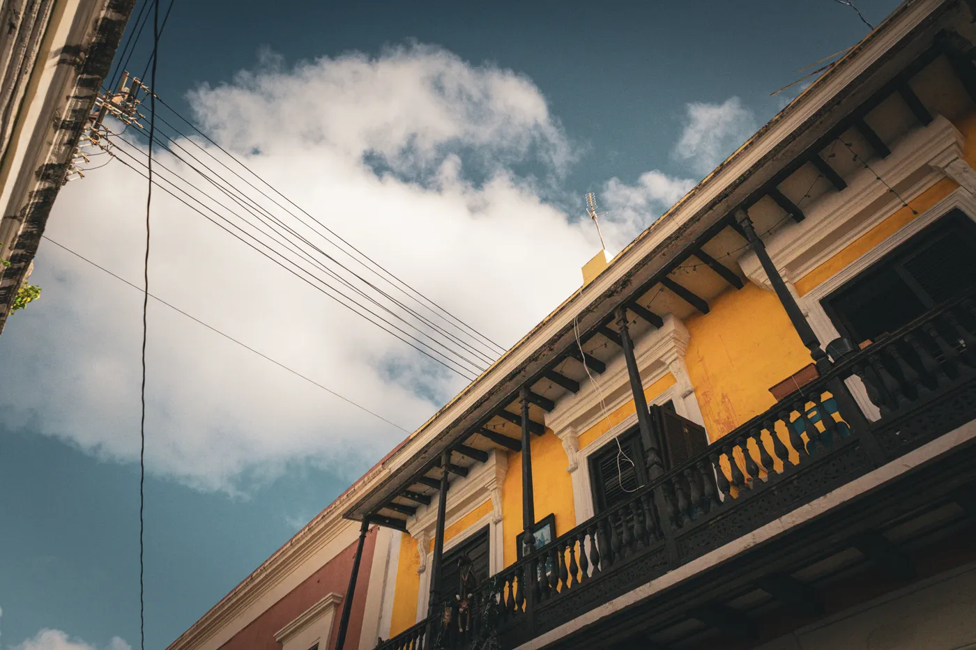 老城區彩色陽台